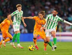 开云官方app入口-皇马横扫塞维利亚，梅西点燃赛场