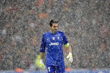 开云体育官方网站-新王登基夜，钢铁洪流时，一场跨越时空的篮球对话