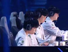 开云APP-FLY翻盘SHR，Crisp打出惊人五杀强强对话半决赛，引爆全场热议