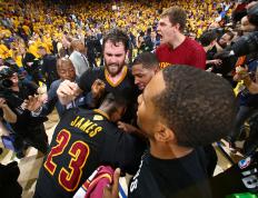 开云体育APP下载-包含NBA总决赛收视率创新高，精彩比赛引发球迷热议的词条