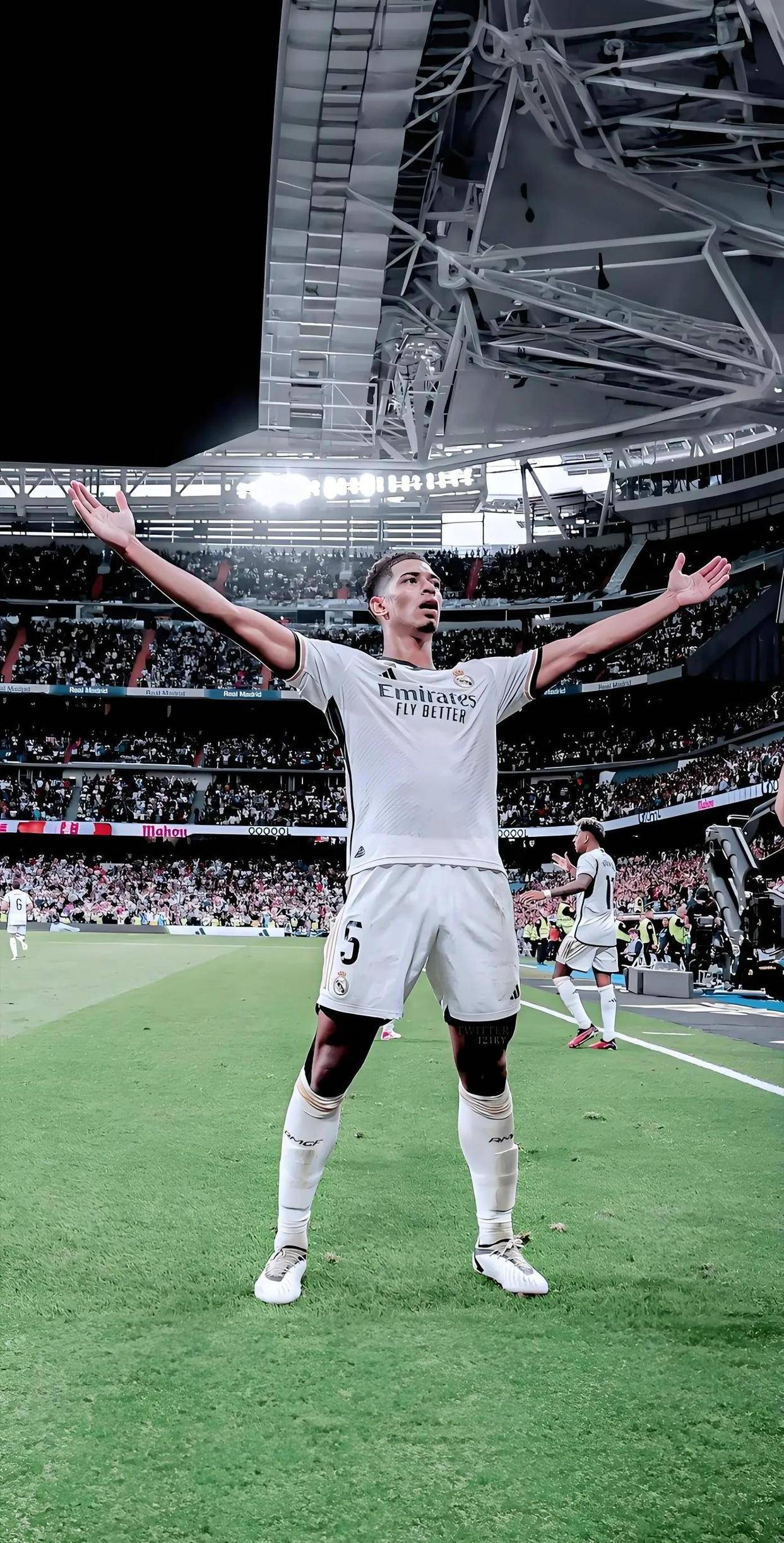 开云体育官方网站-欧冠比赛疯狂进球，观众陷入疯狂狂欢