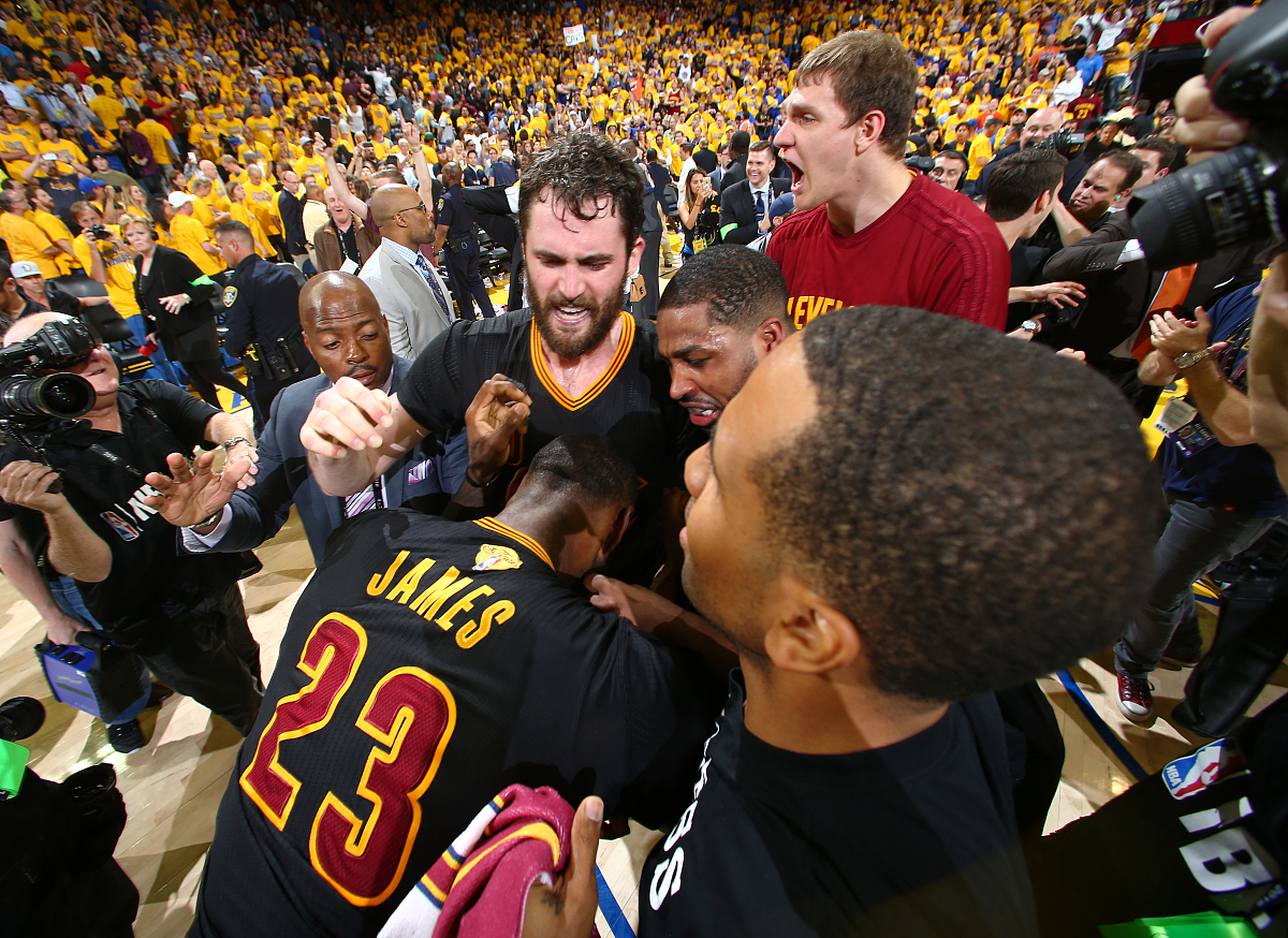 开云体育APP下载-包含NBA总决赛收视率创新高，精彩比赛引发球迷热议的词条