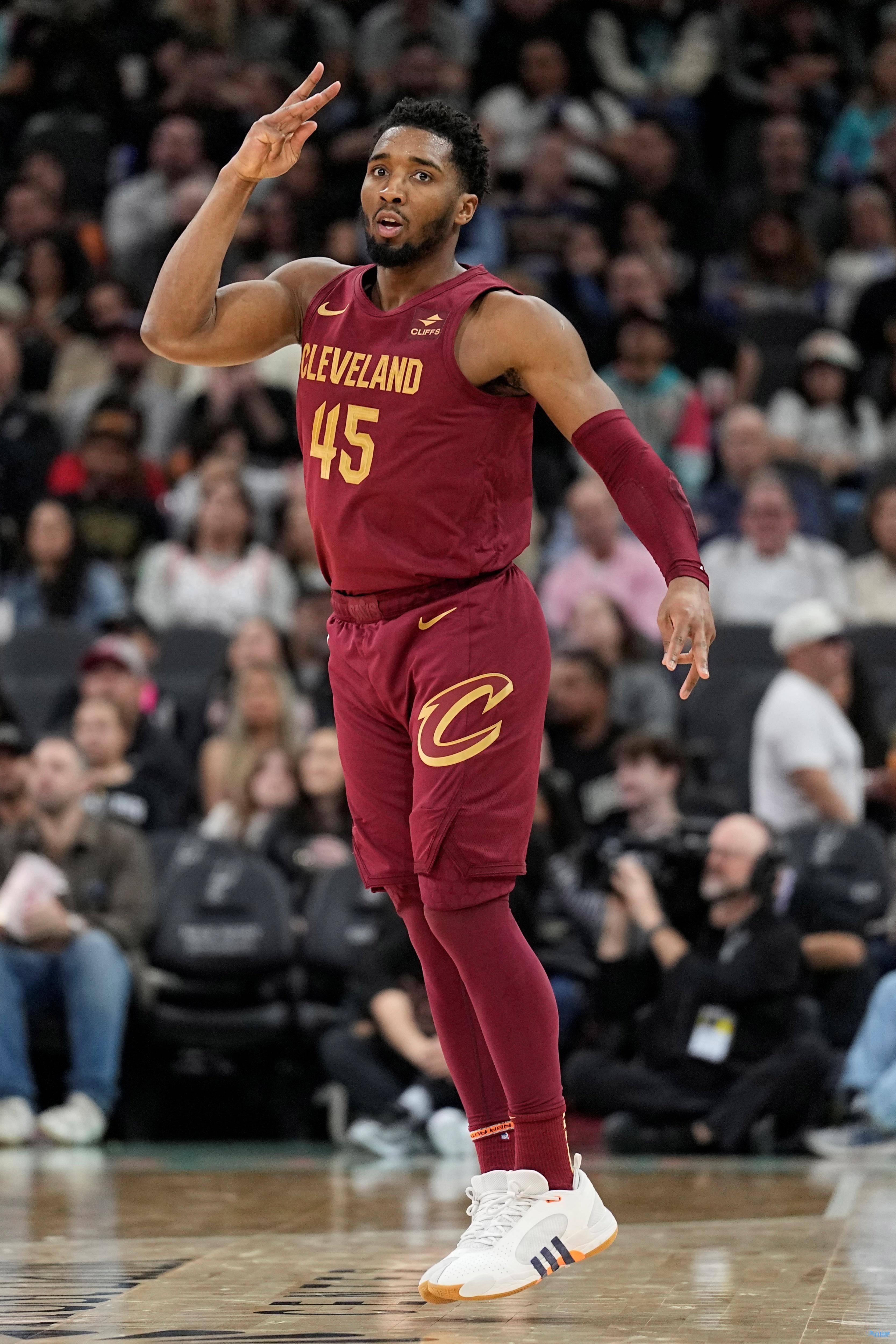 开云平台-雄鹿队员战术犀利，大胜对手