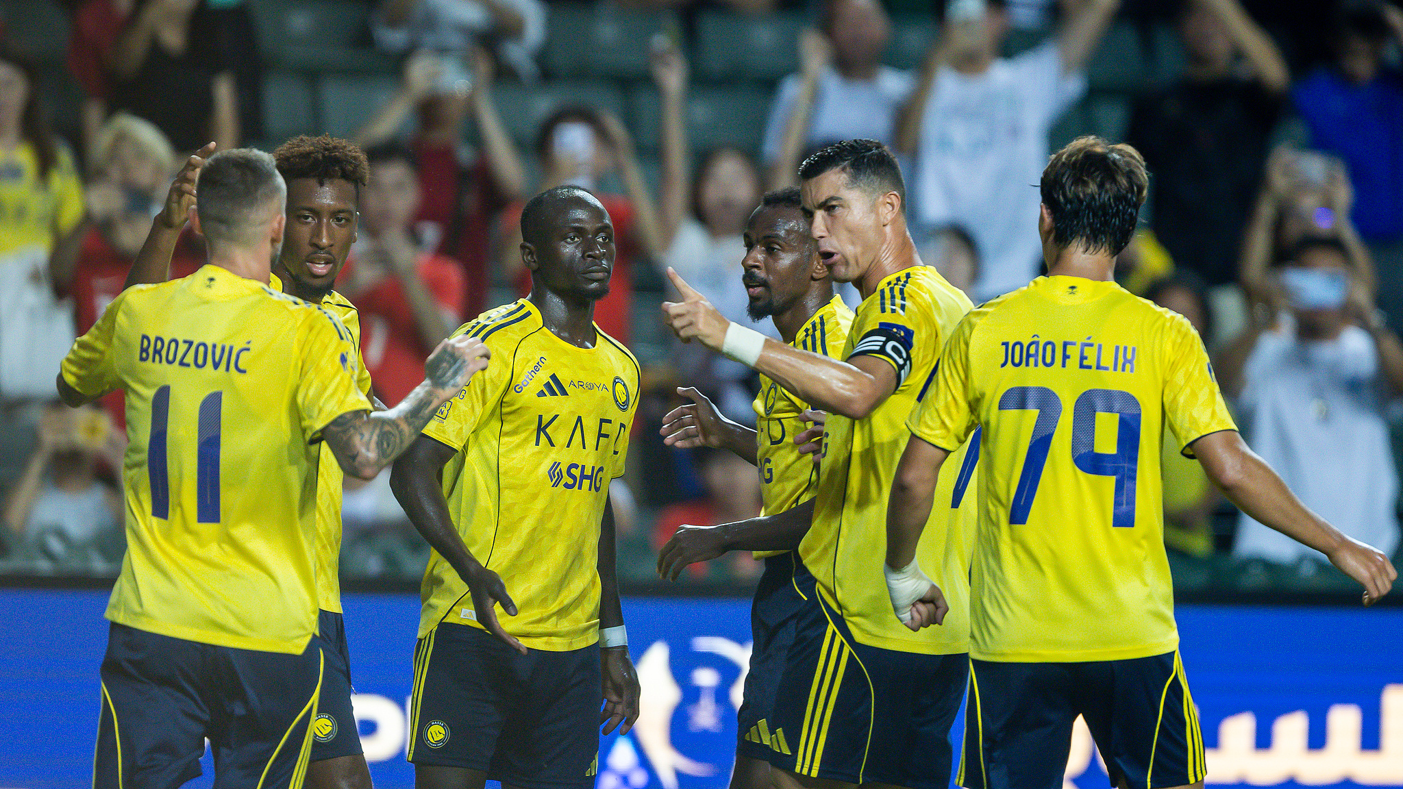 开云官网-球员破门得分,率队赢得胜利紧握晋级机会