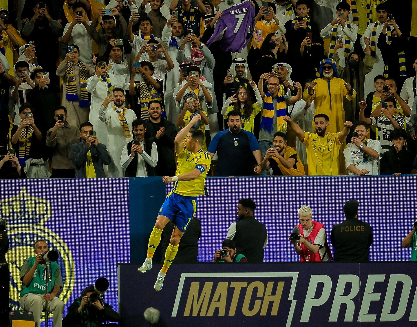 开云官网-球员破门得分,率队赢得胜利紧握晋级机会