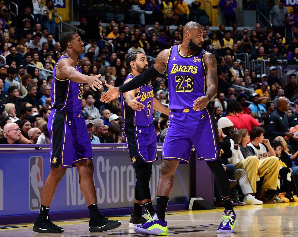 开云体育app-包含詹皇场均上演“四双”，率领湖人继续向前的词条