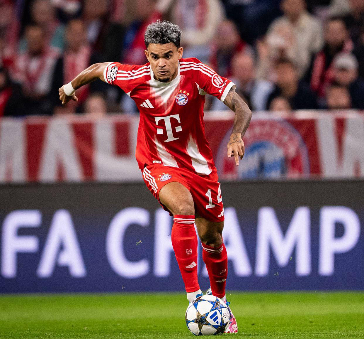 开云体育官方网站-阿贾克斯在欧冠赛场取得胜利