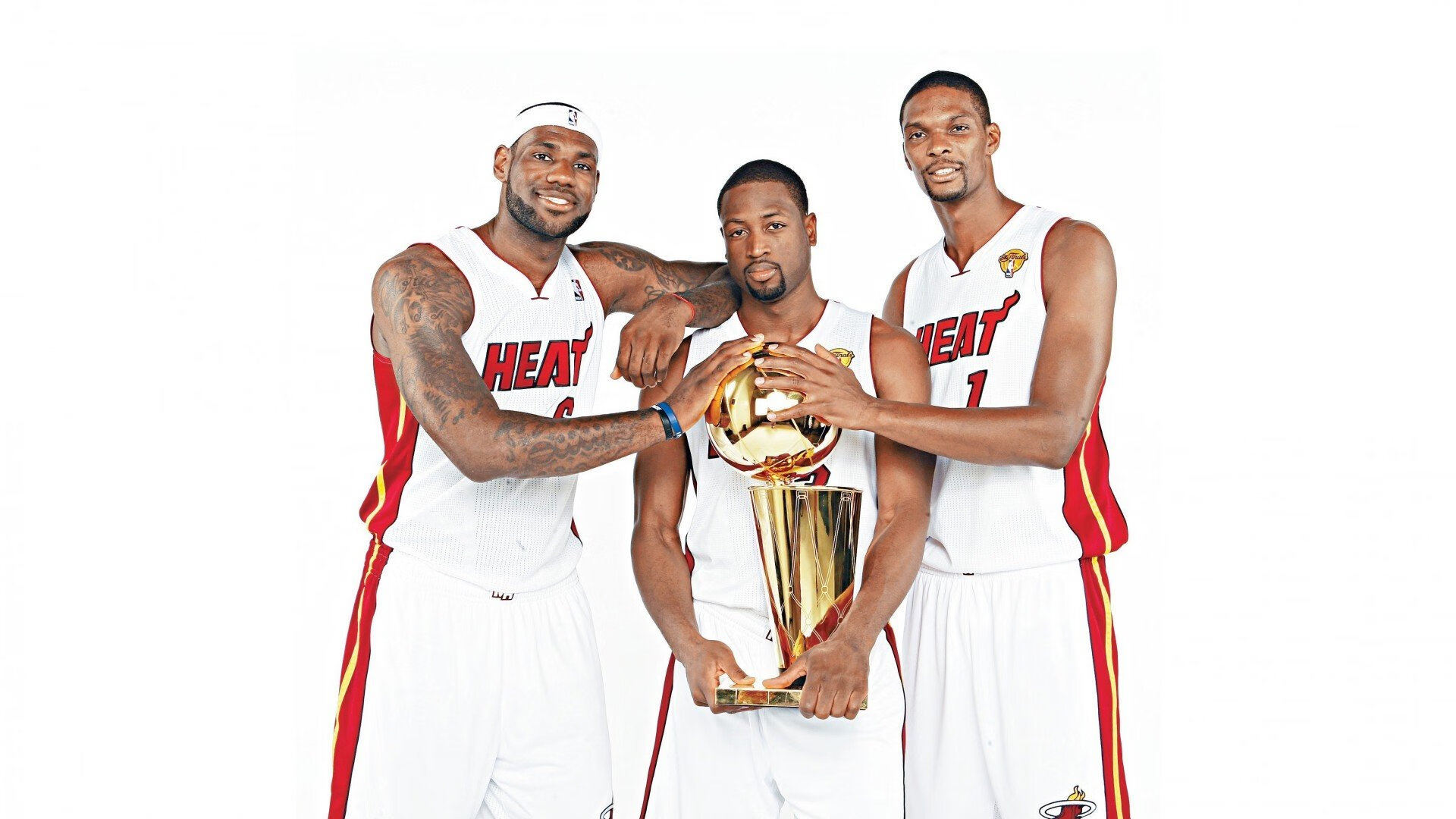 开云体育官方网站-新王登基夜，钢铁洪流时，一场跨越时空的篮球对话