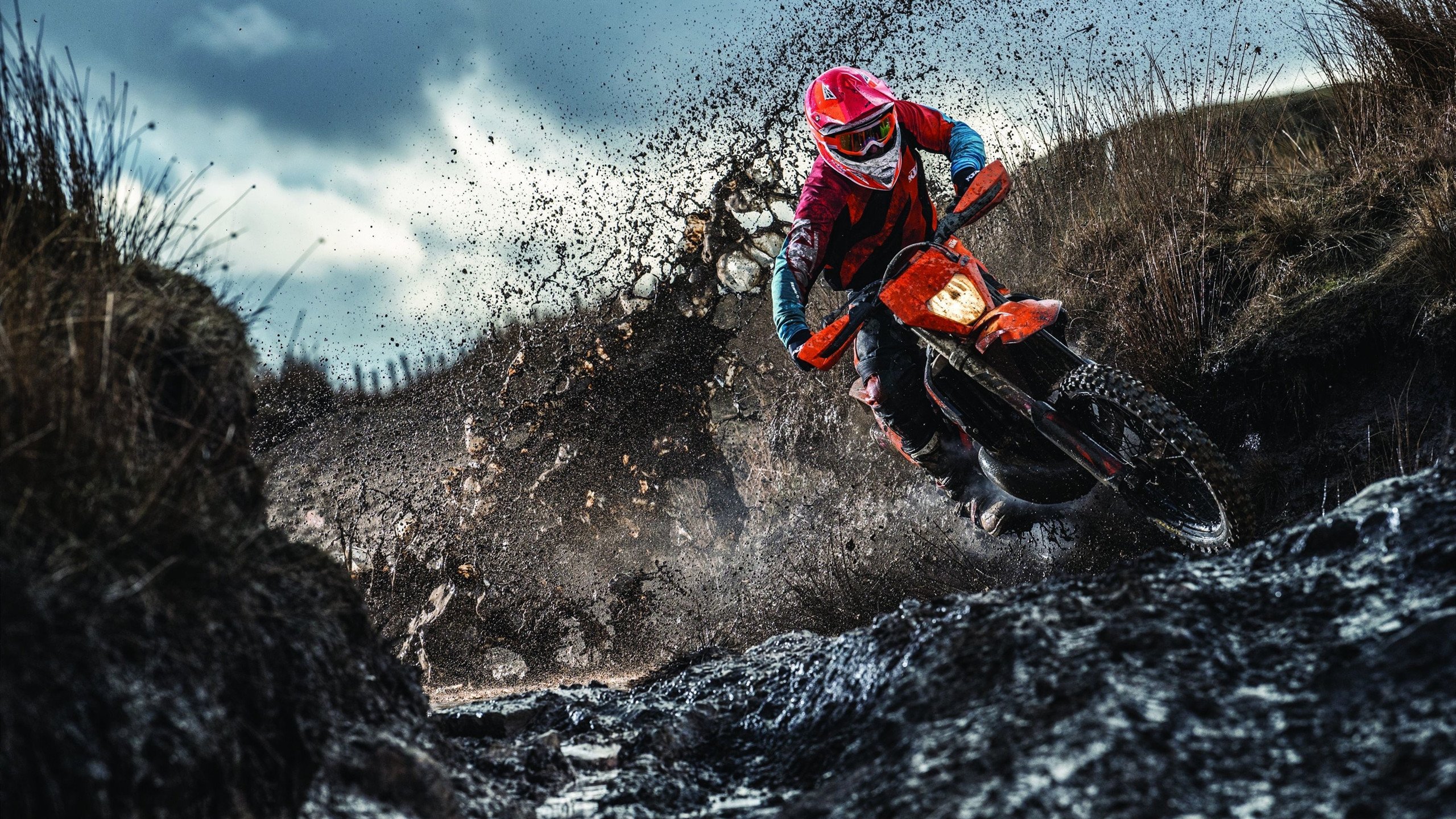 开云体育中国-一剑封喉—塞恩斯雨战导演绝杀,索伯利刃刺入梅赛德斯王朝腹地