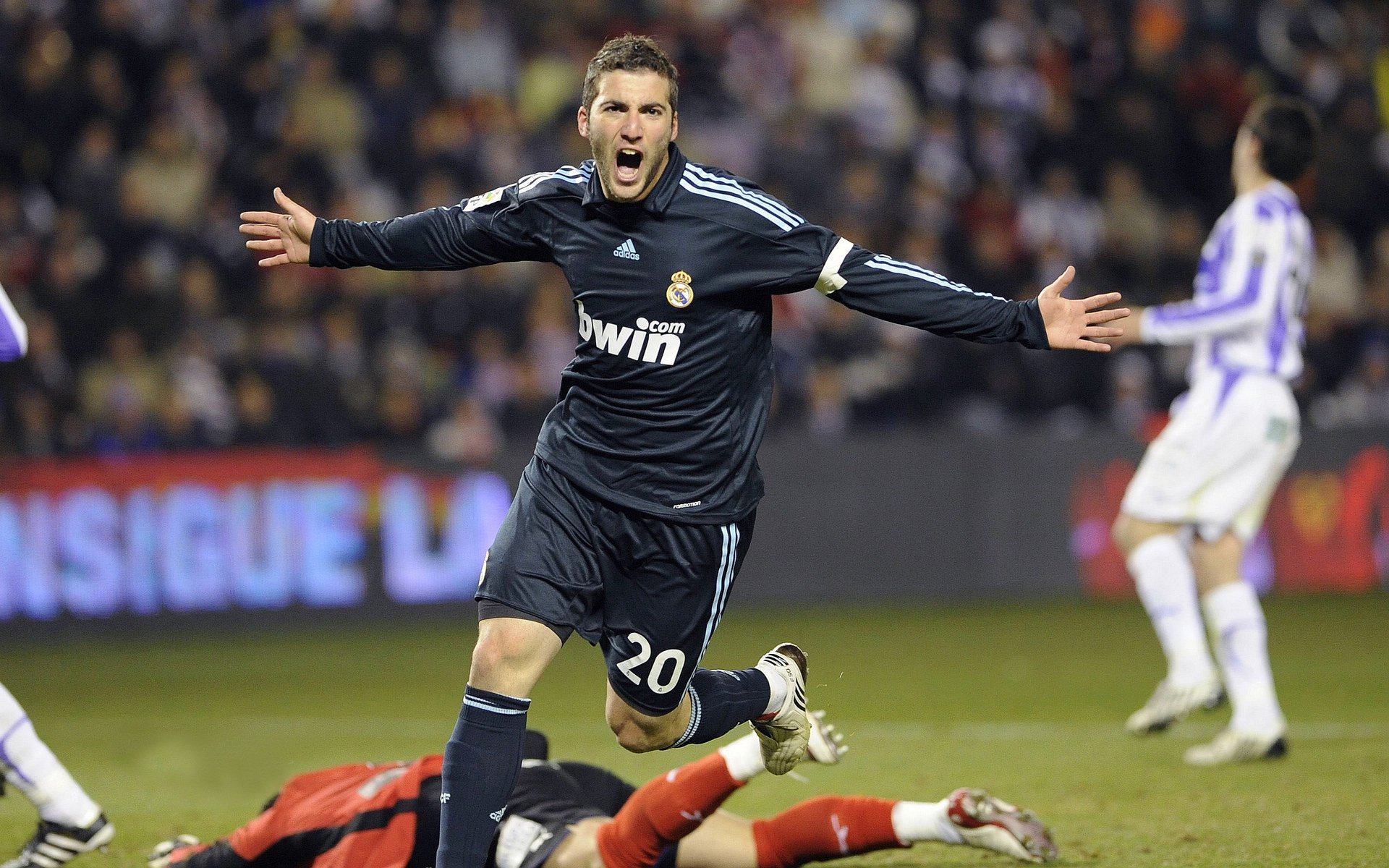 开云体育app-神话再临，当库尔图瓦戴上阿喀琉斯之盾—记一场颠覆命运的逆转